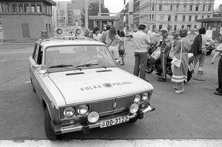 Illustration for article titled Some old photos (with cars in them)